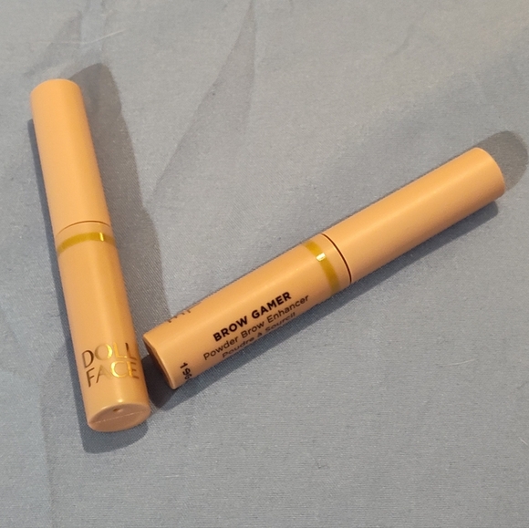 NEW!! DOLL FACE Blonde Brow Gamer - Picture 1 of 7